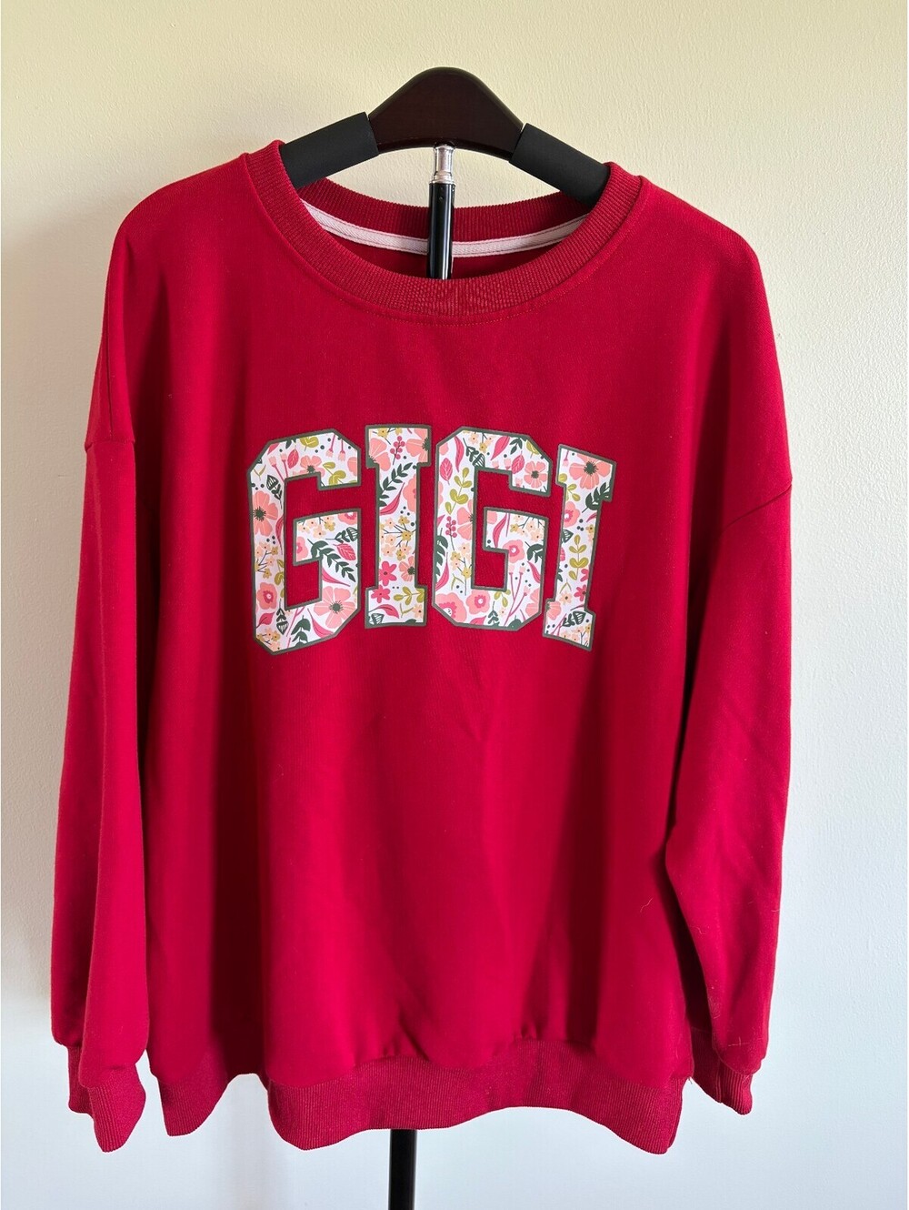 Gigi Sweatshirt Women’s Large Red Floral Letter Graphic Grandma Crewneck